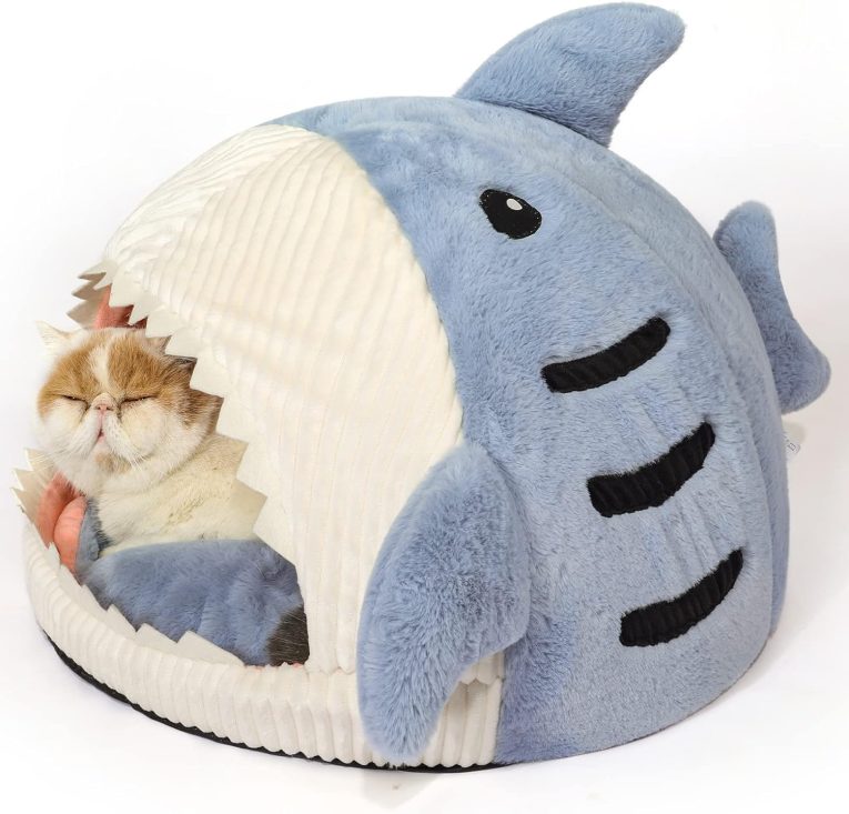 سكيهد سرير قطط ناعم لطيف، كهف دافئ للقطط على شكل سمكة قرش مع وسادة قابلة للازالة والغسل للكلاب الاليفة (رمادي فاتح، L)