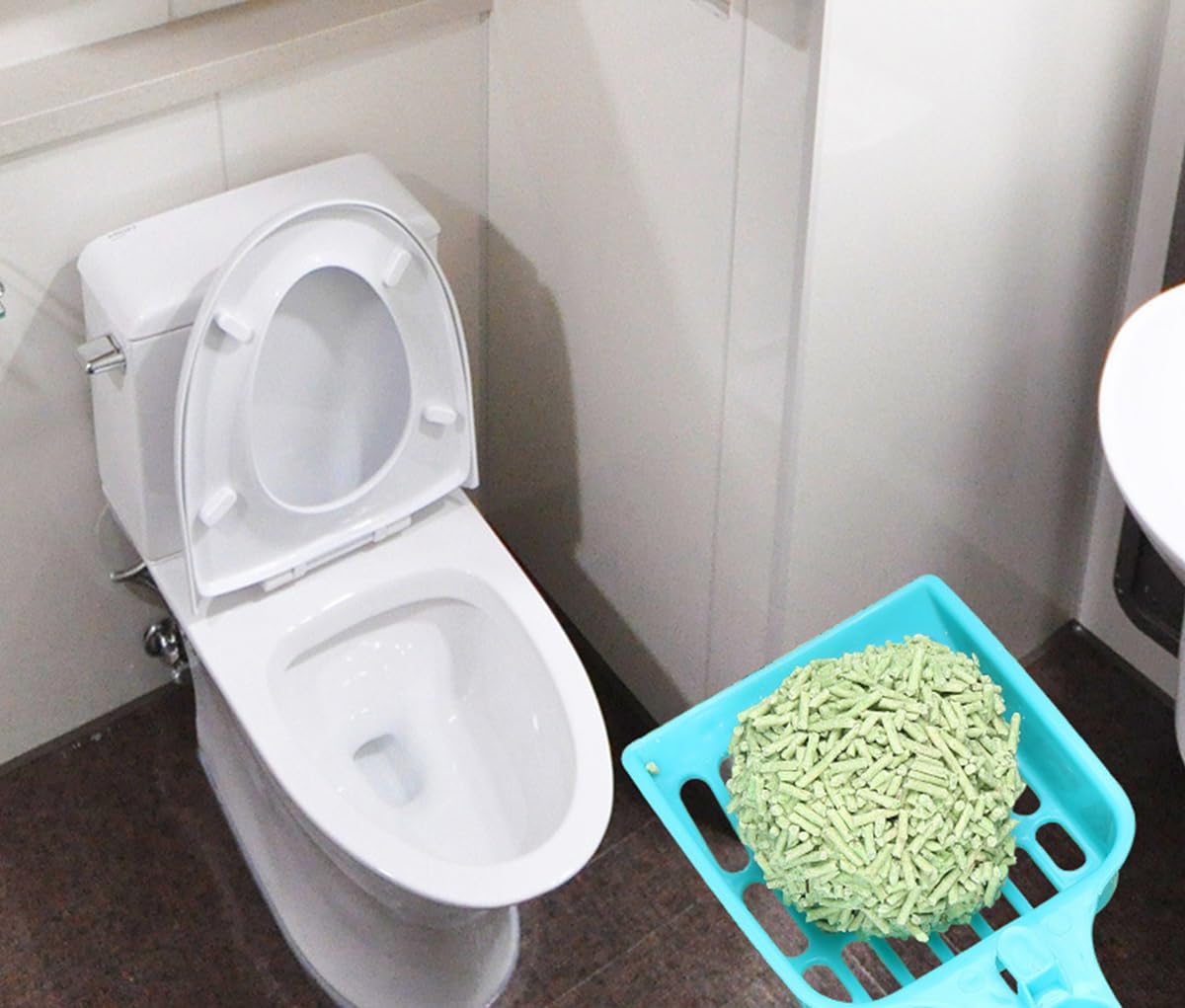 رمل فضلات القطط مصنوع من البنتونيت الطبيعي بنسبة 100% من اي سي في في، رمل فضلات معدني طبيعي متكتل وعالي الامتصاص يضمن لقطتك العودة إلى صندوق فضلات القطط براحة تامة، 7 لتر