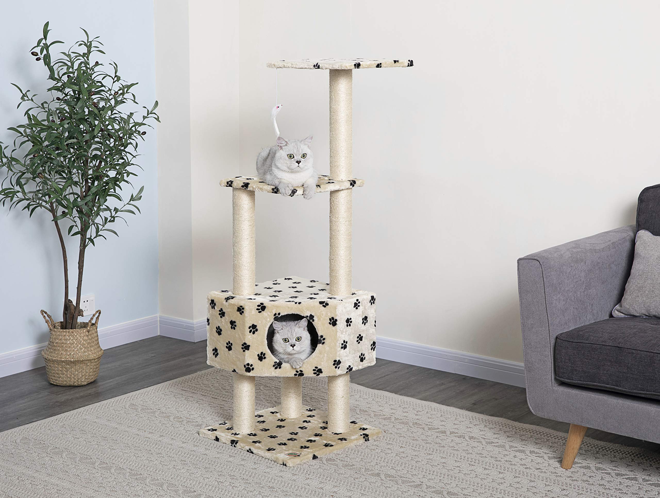 شجرة كبيرة للقطط من جو بيت كلوب، باللون البيج