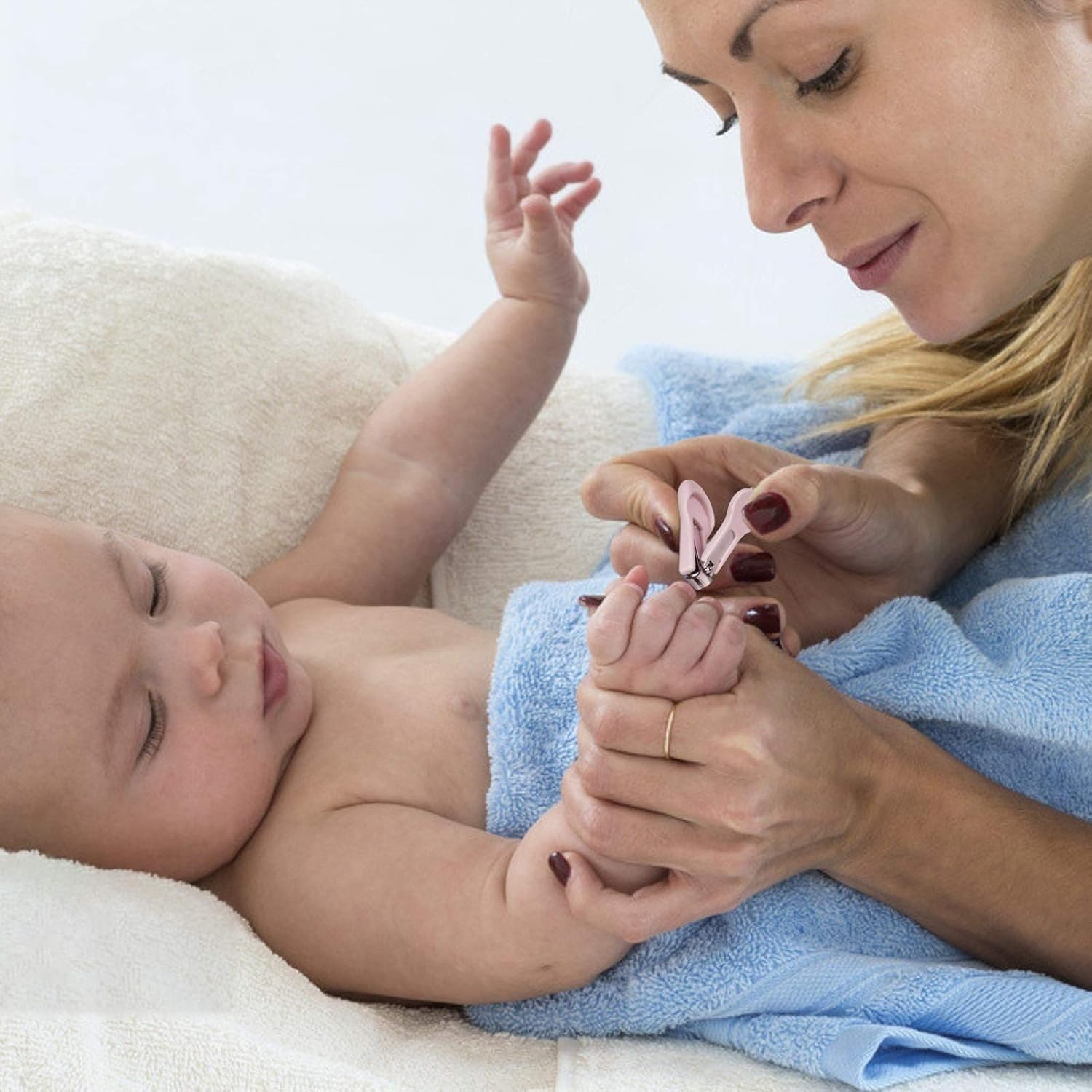 قصافة اظافر للاطفال، مجموعة امنة 4 في 1 مع حافظة ومقص وملاقط ومبرد لحديثي الولادة والرضع والاطفال الصغار