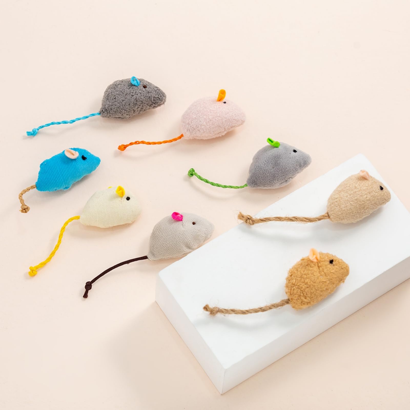 بوسيشي 8 قطع من العاب القطط على شكل فئران النعناع البري للقطط الداخلية، دمى فأر مخملية للمضغ وطحن الاسنان، مجموعة لعب القطط التفاعلية الناعمة للقطط الصغيرة والمتوسطة، العاب قطط محشوة متينة مقاومة للعض