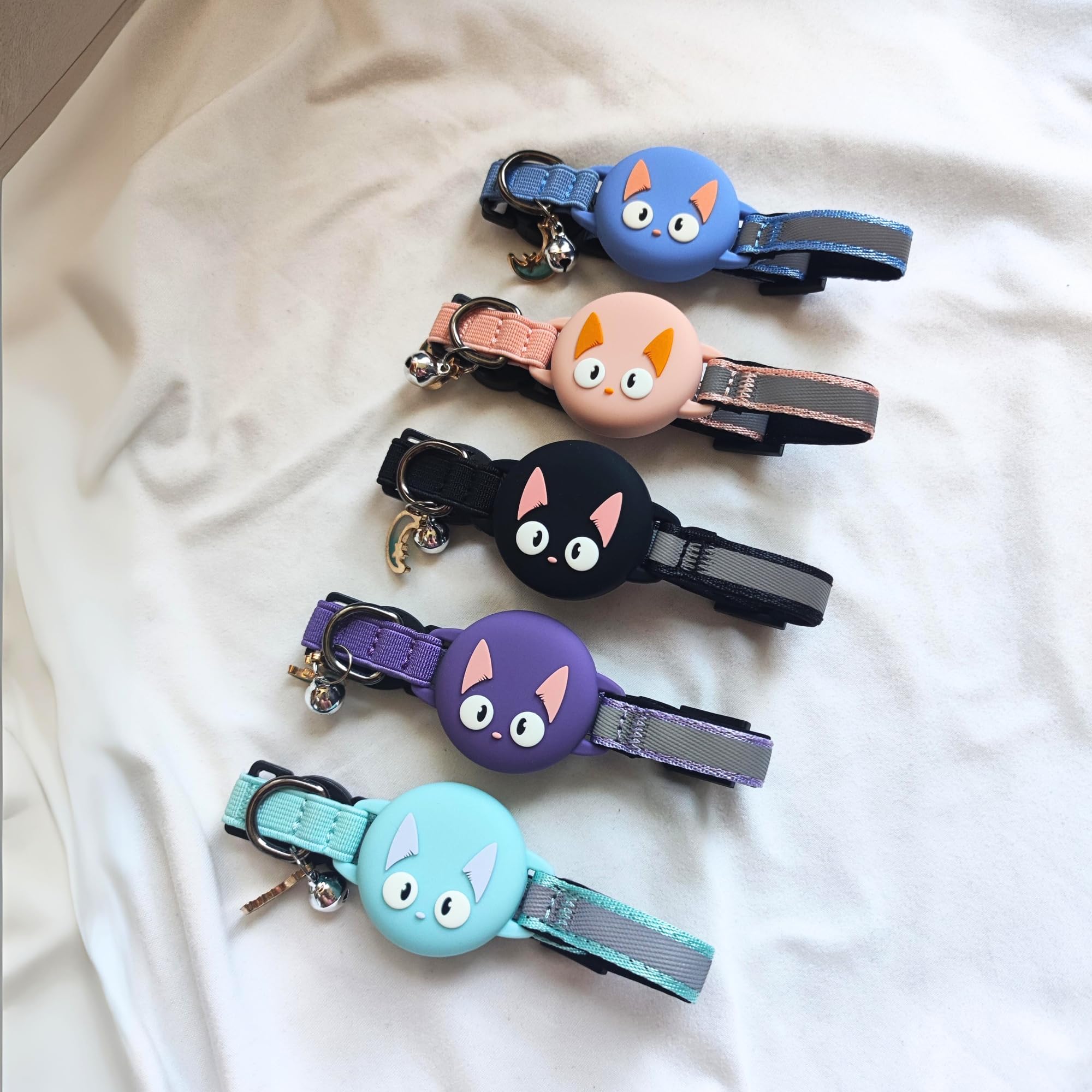 طوق للقطط مع جهاز تعقب، طوق قابل للفصل لجهاز ابل ايرتاج، مضيء قابل للتعديل مع جرس، جهاز تتبع مقاوم للماء للقطط والقطط الصغيرة (اسود)