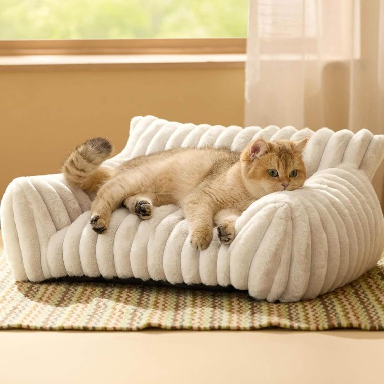 كنبة مخملية مريحة للقطط والحيوانات الأليفة فائقة النعومة بتصميم مموج بتصميم سرير دافئ للقطط والكلاب الصغيرة (أبيض)