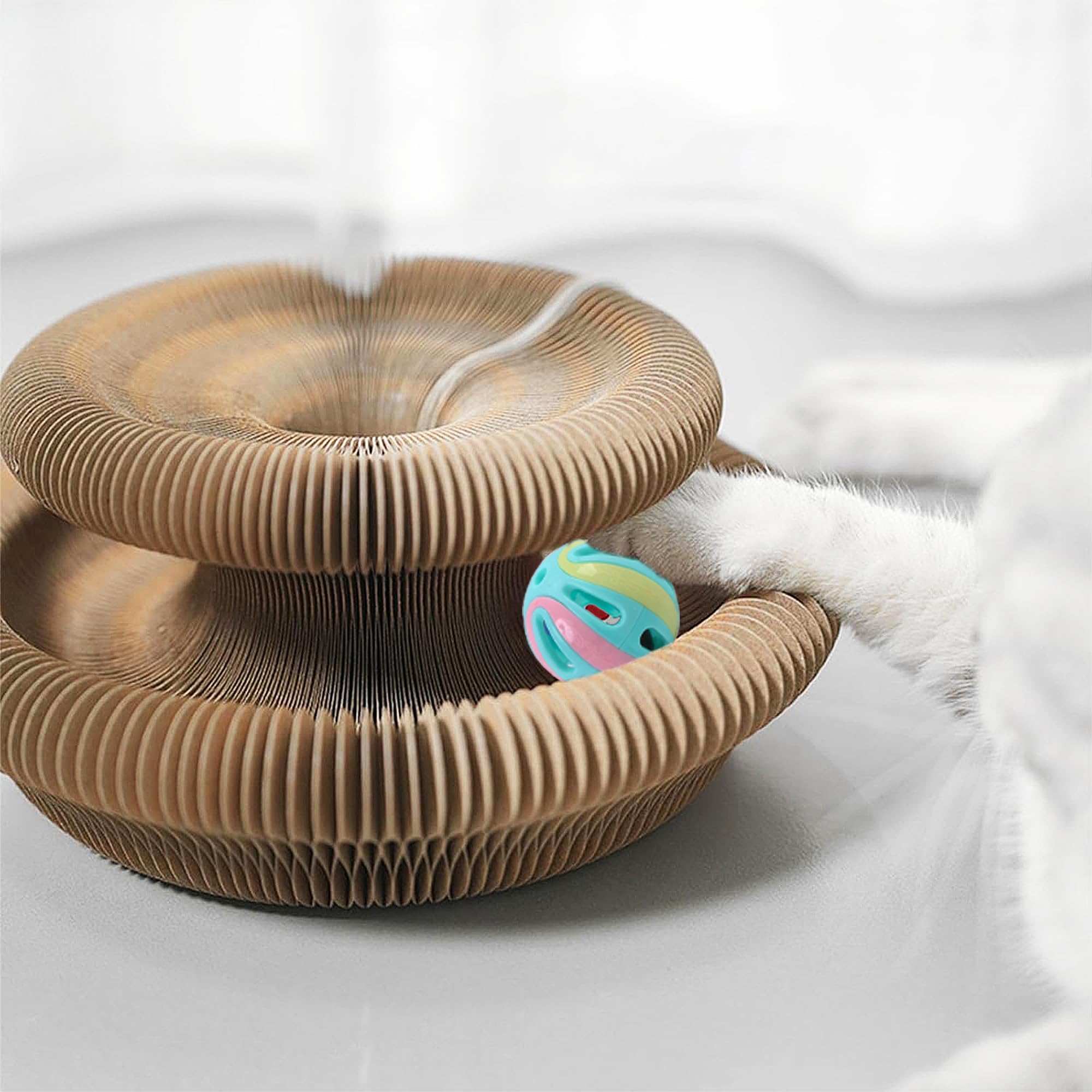 لوح خدش للقطط من تي اس دبليو سي بي واي واي ال بي، لعبة تفاعلية داخل المنزل مع كرة